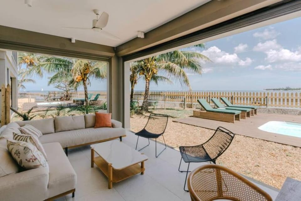 Seating area, Beach, Sea view, sunbed