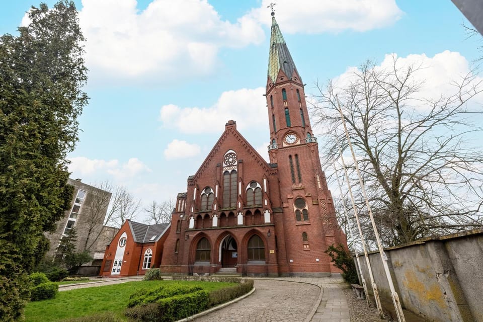 Property building, Facade/entrance, Off site