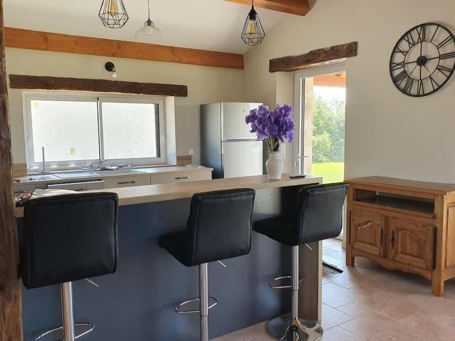 Maison en pierre situé au milieu des champs de blé Villa in Occitanie