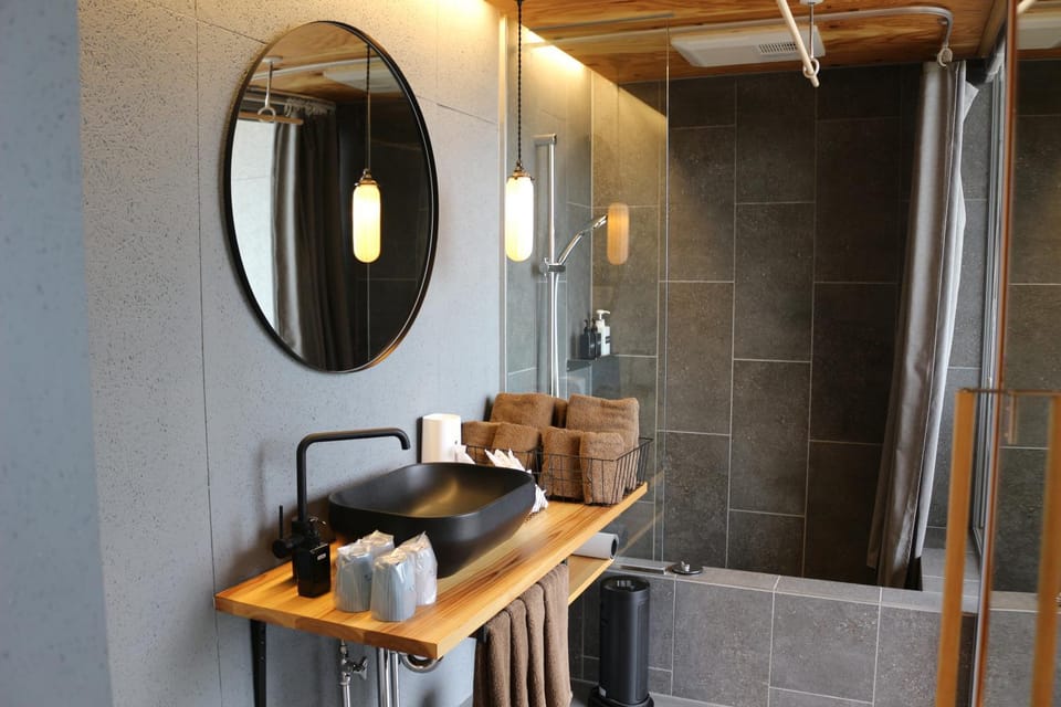Shower, Bathroom, towels