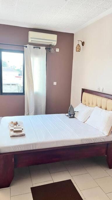 Bed, Bedroom, air conditioner