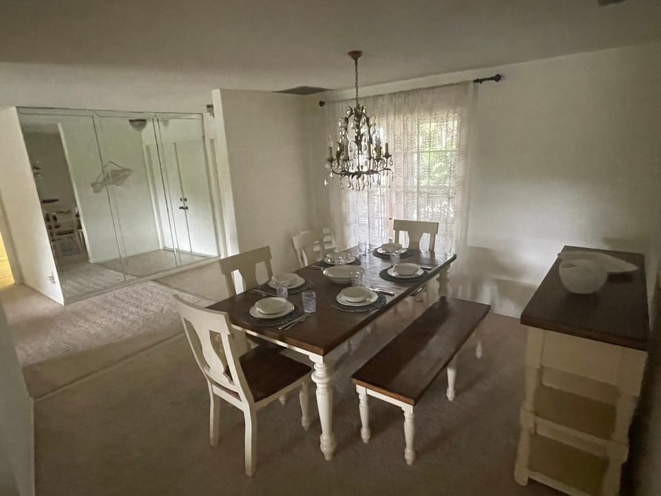 Pool home, close to beach, 3 bedroom/2 bathroom, lakeview House in East Naples