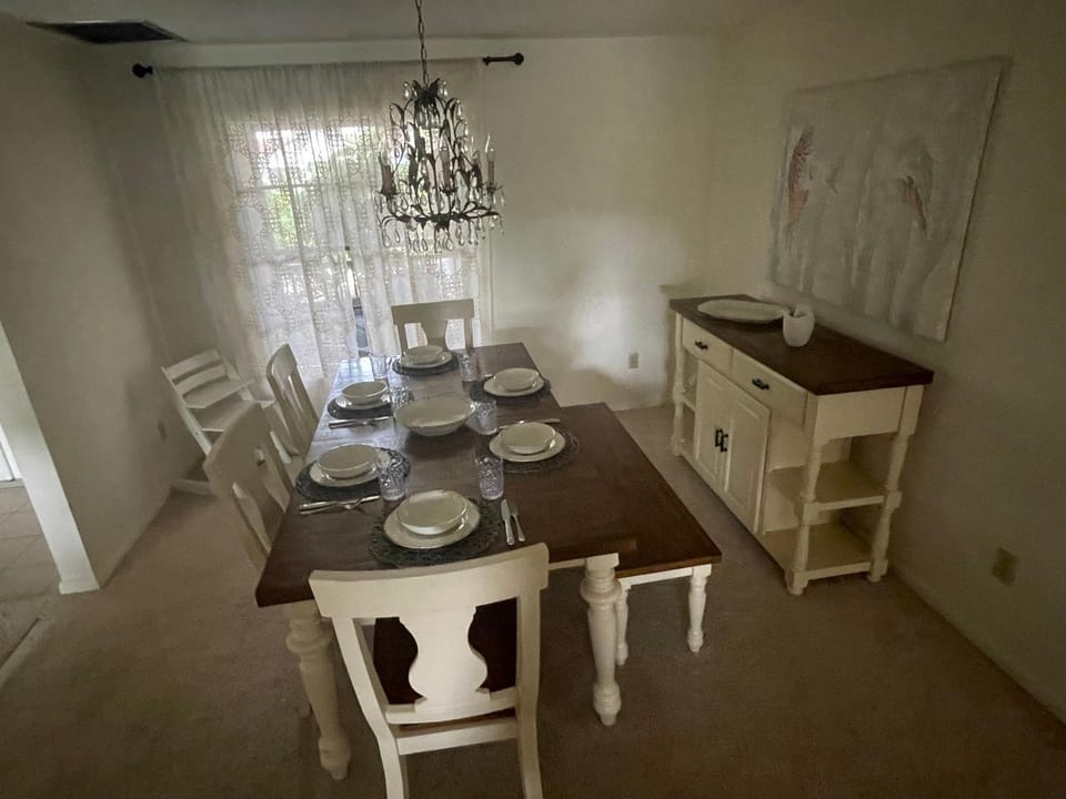 Pool home, close to beach, 3 bedroom/2 bathroom, lakeview House in East Naples