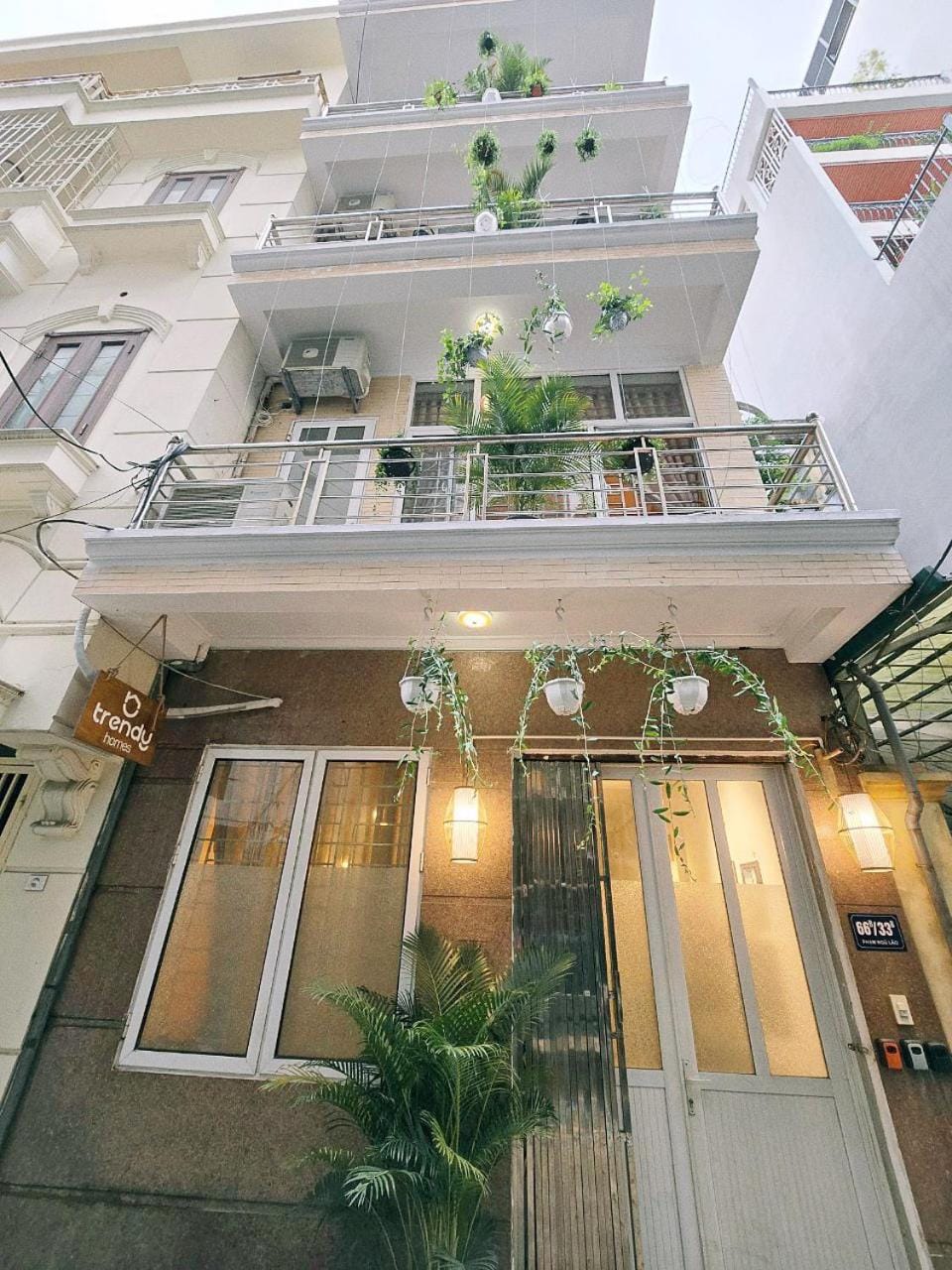 Property building, Neighbourhood