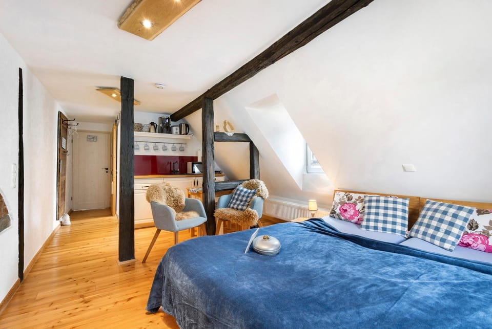 Property building, Living room, Bedroom