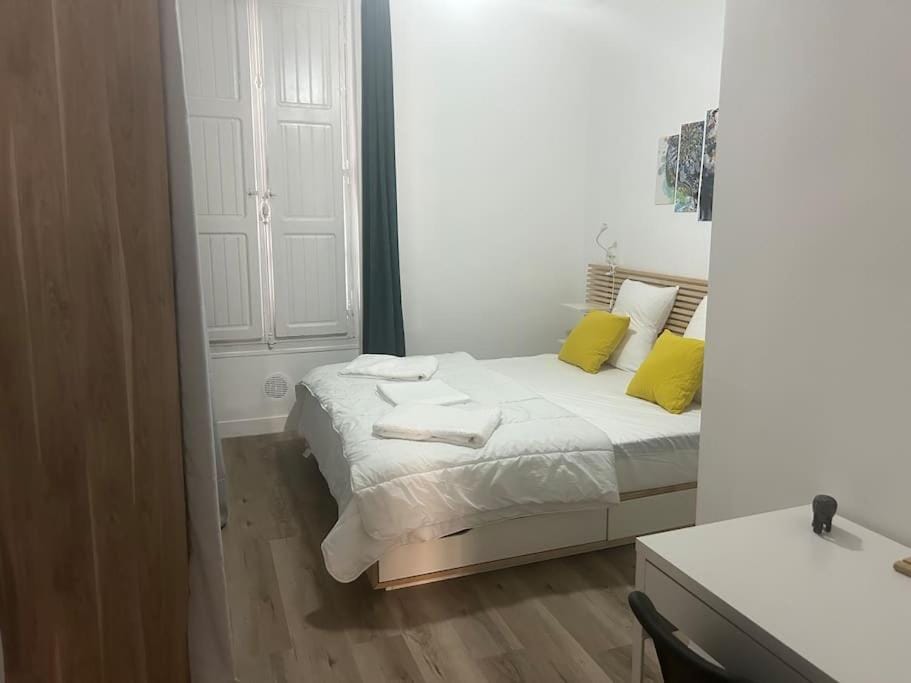 Hyper Centre Cahors Parking + Calme + 50m du blvrd Apartment in Cahors