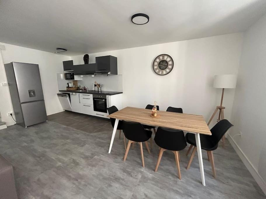 Hyper Centre Cahors Parking + Calme + 50m du blvrd Apartment in Cahors