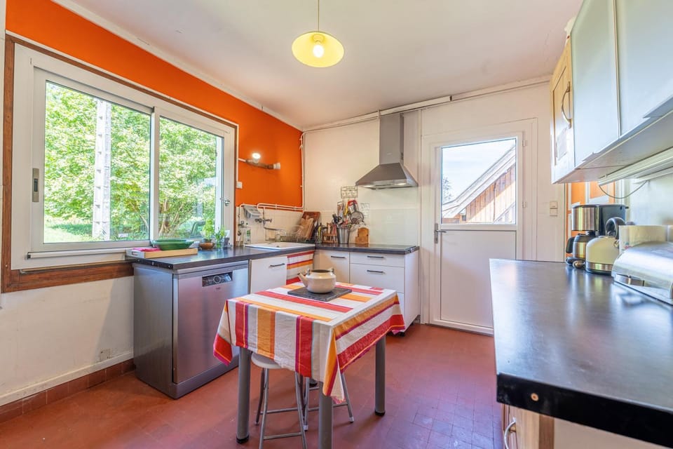 Kitchen or kitchenette, Living room