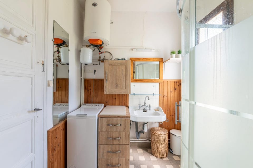 Bathroom, Living room