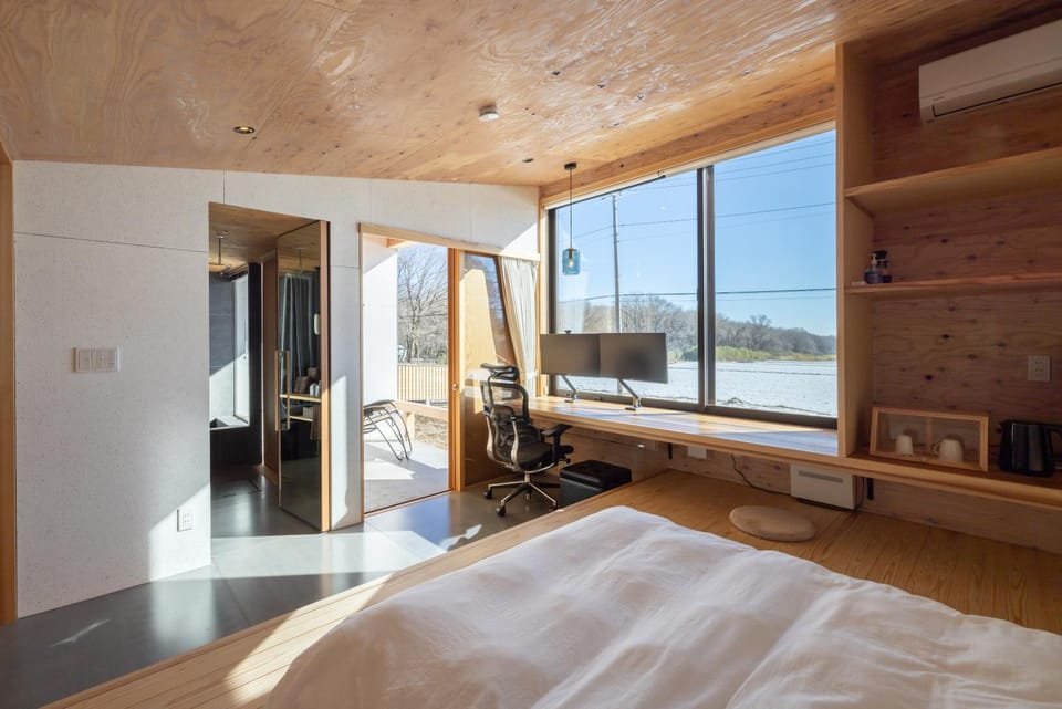 Bed, Natural landscape, Photo of the whole room, Bedroom