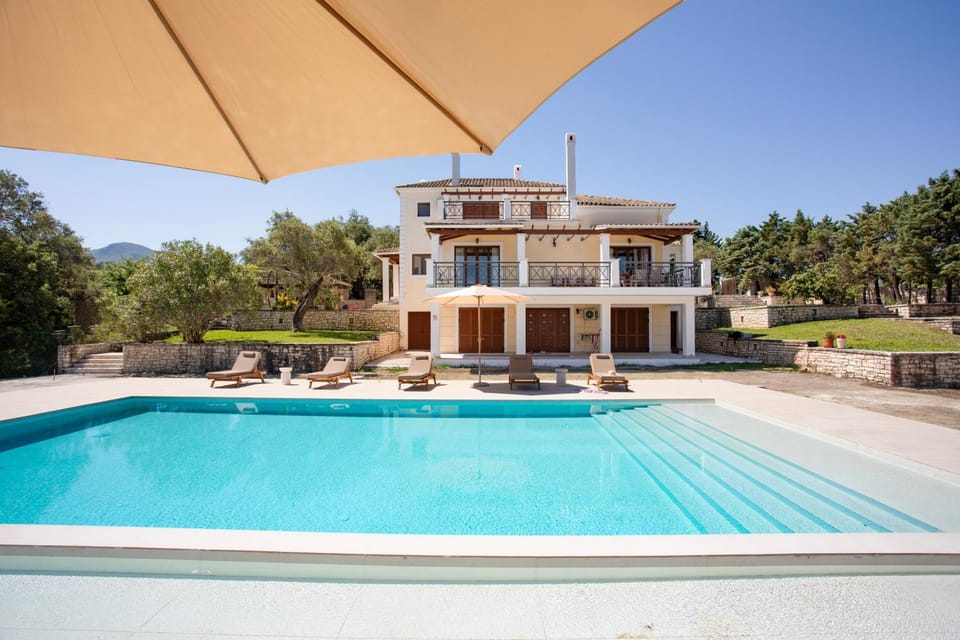 Property building, Day, Garden, Garden view, Pool view, Swimming pool, sunbed