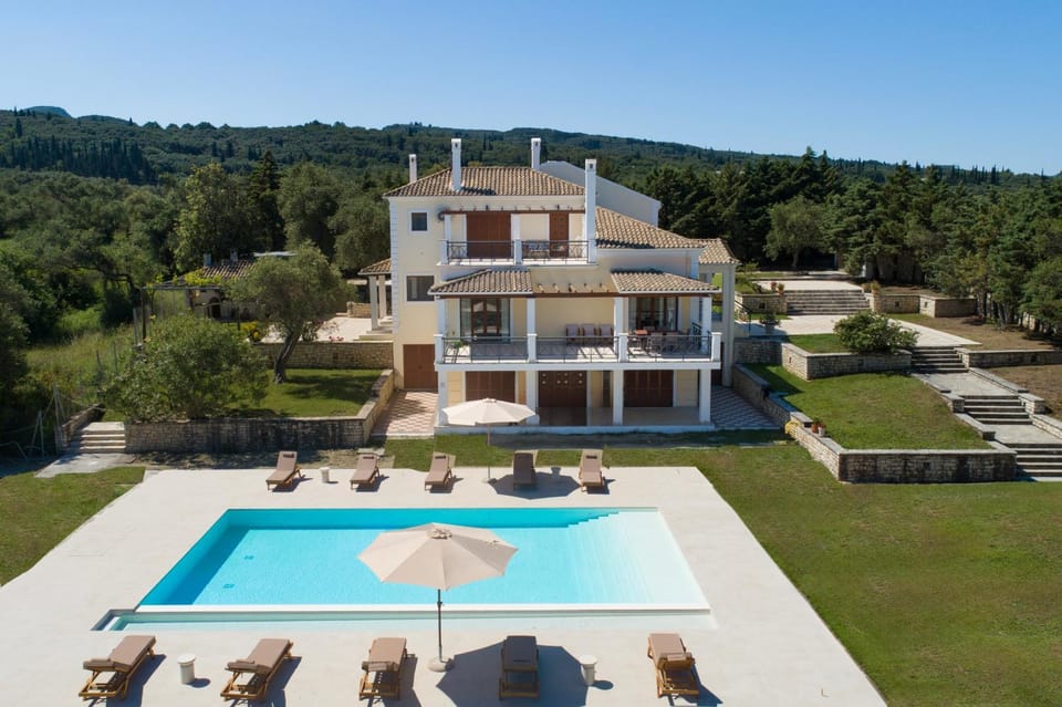 Property building, Patio, Day, Garden, Garden view, Pool view, Swimming pool, sunbed