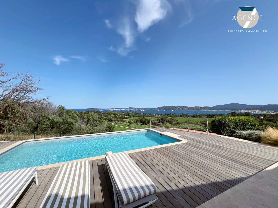 View (from property/room), Landmark view, Sea view