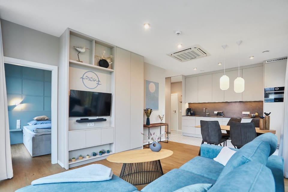 TV and multimedia, Kitchen or kitchenette, Living room, Seating area, Dining area