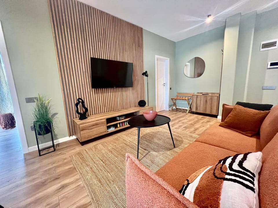 Communal lounge/ TV room, TV and multimedia, Living room, Seating area, Evening entertainment