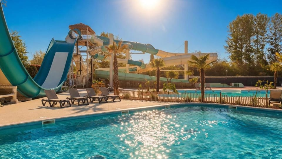 Cottage Premium, camping 5* avec parc aquatique Campground/ 
RV Resort in Brittany