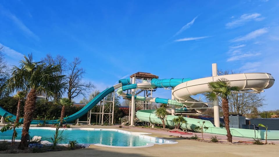 Cottage Premium, camping 5* avec parc aquatique Campground/ 
RV Resort in Brittany