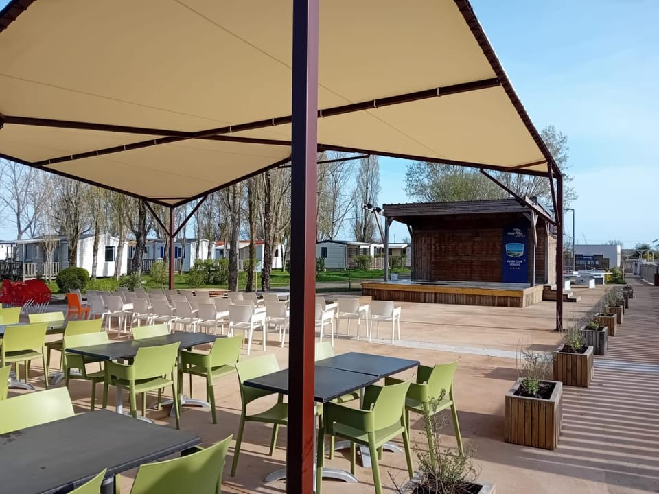 Restaurant/places to eat, Banquet/Function facilities