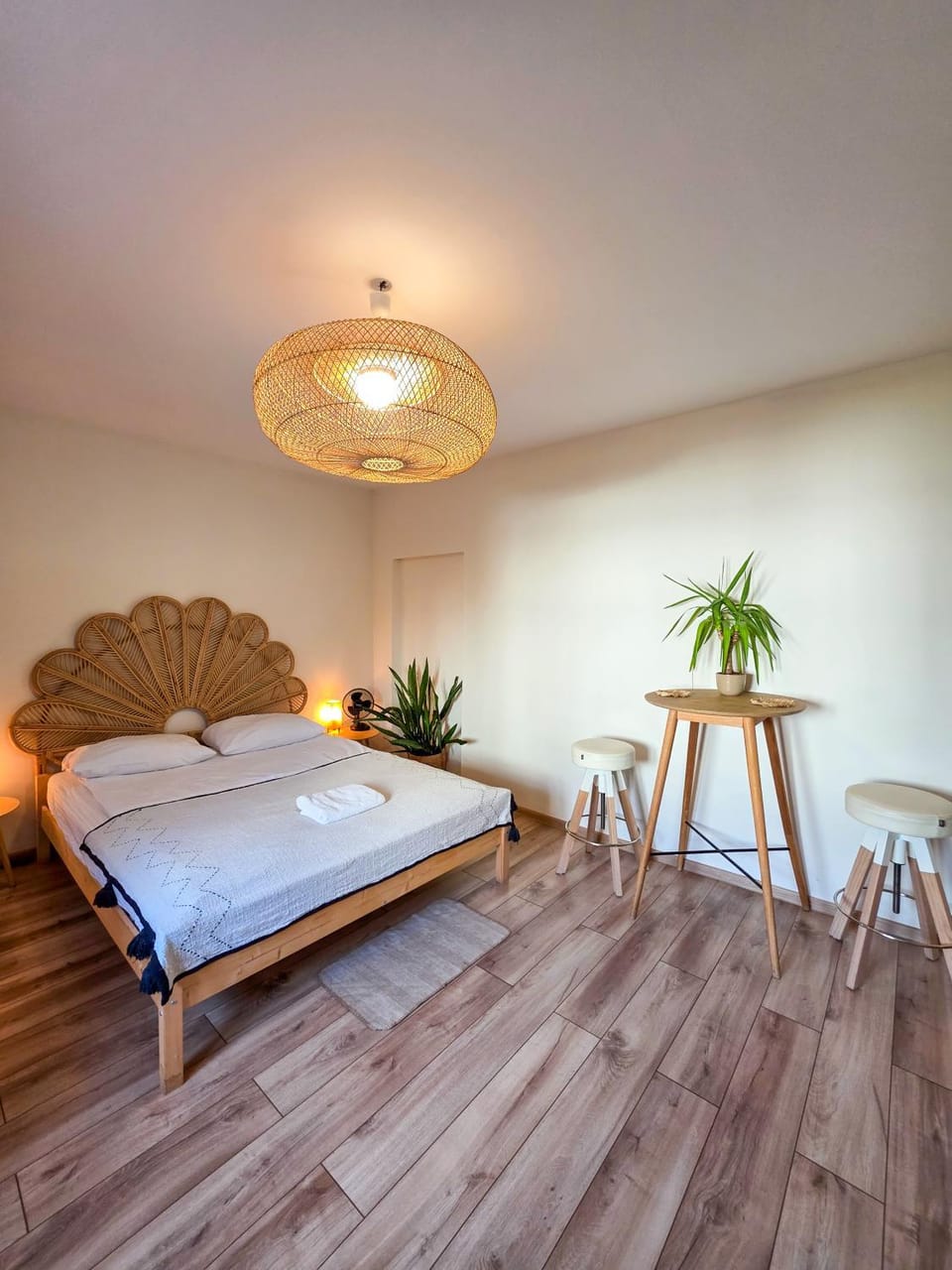 Communal lounge/ TV room, Living room, Photo of the whole room, Dining area, Bedroom, towels