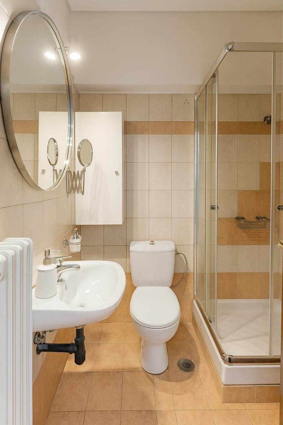 Modern Ground Flr 1 bdr flat with veranda and Parking Apartment in Athens