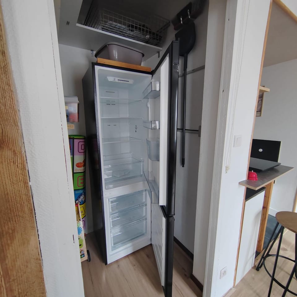 Kitchen or kitchenette, Entertainment, furniture, storage, wardrobe