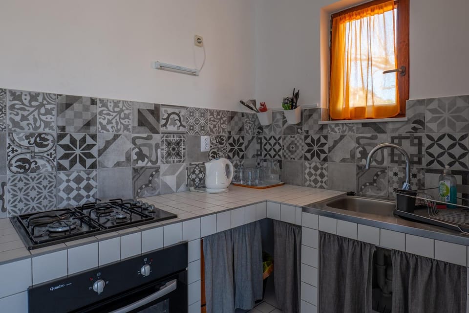 Kitchen or kitchenette, minibar, pet friendly, stove