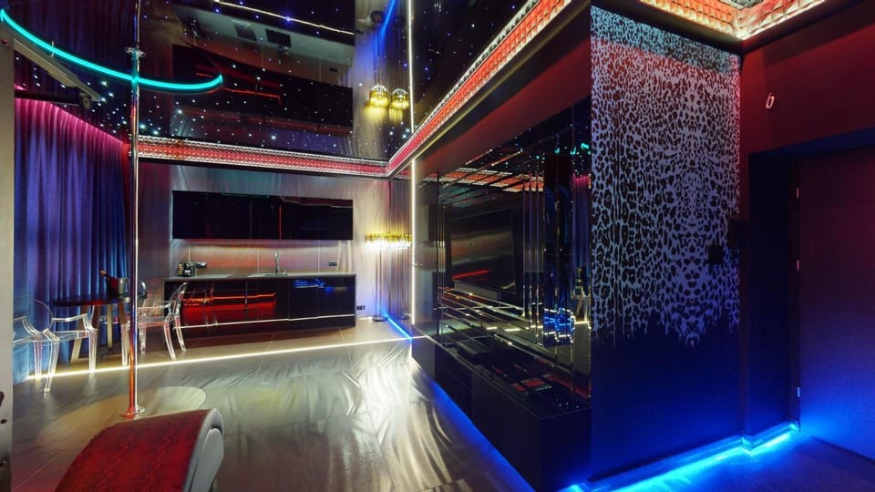 No Limits House - Apartament BDSM Glamour Apartment in Warsaw