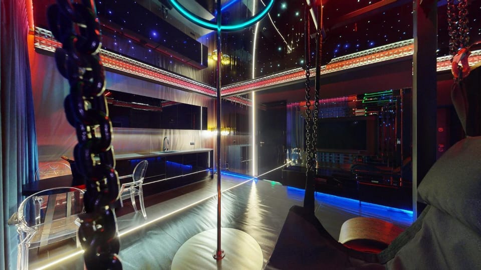 No Limits House - Apartament BDSM Glamour Apartment in Warsaw