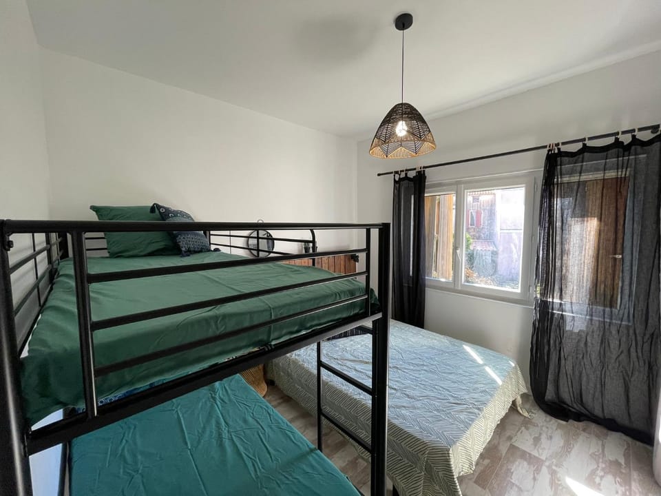 Bed, Photo of the whole room, Bedroom, bunk bed