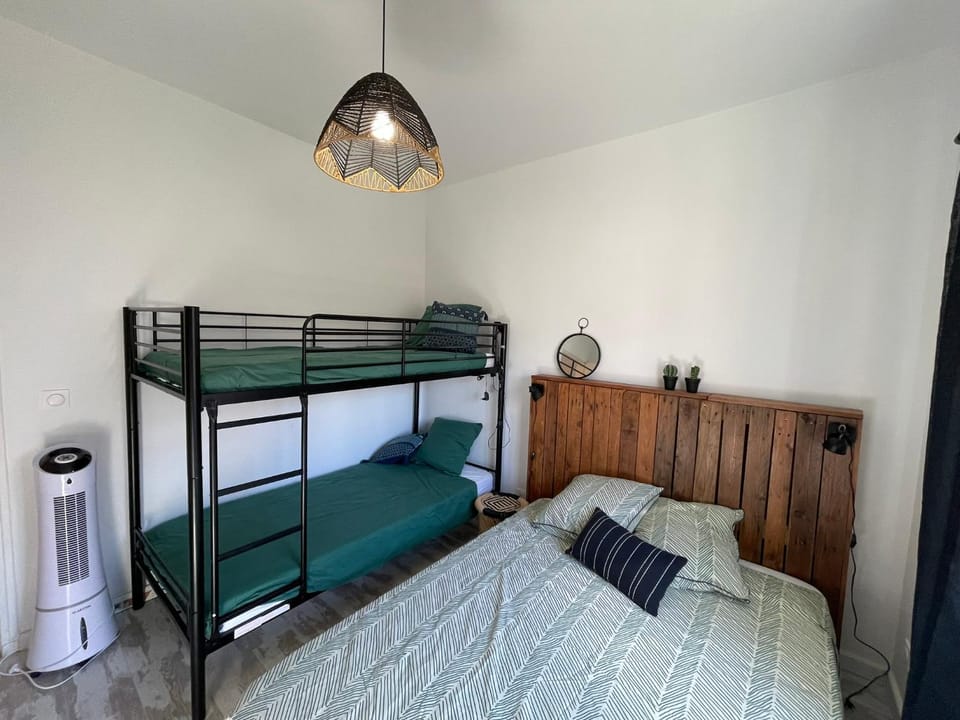 Bed, Photo of the whole room, Bedroom, bunk bed