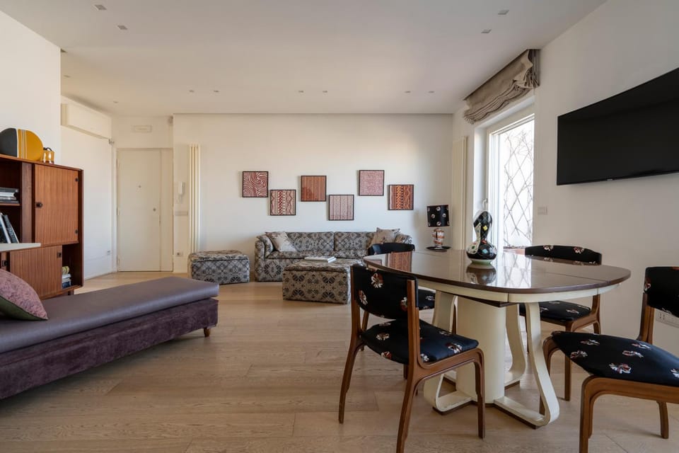 TV and multimedia, Living room, Dining area