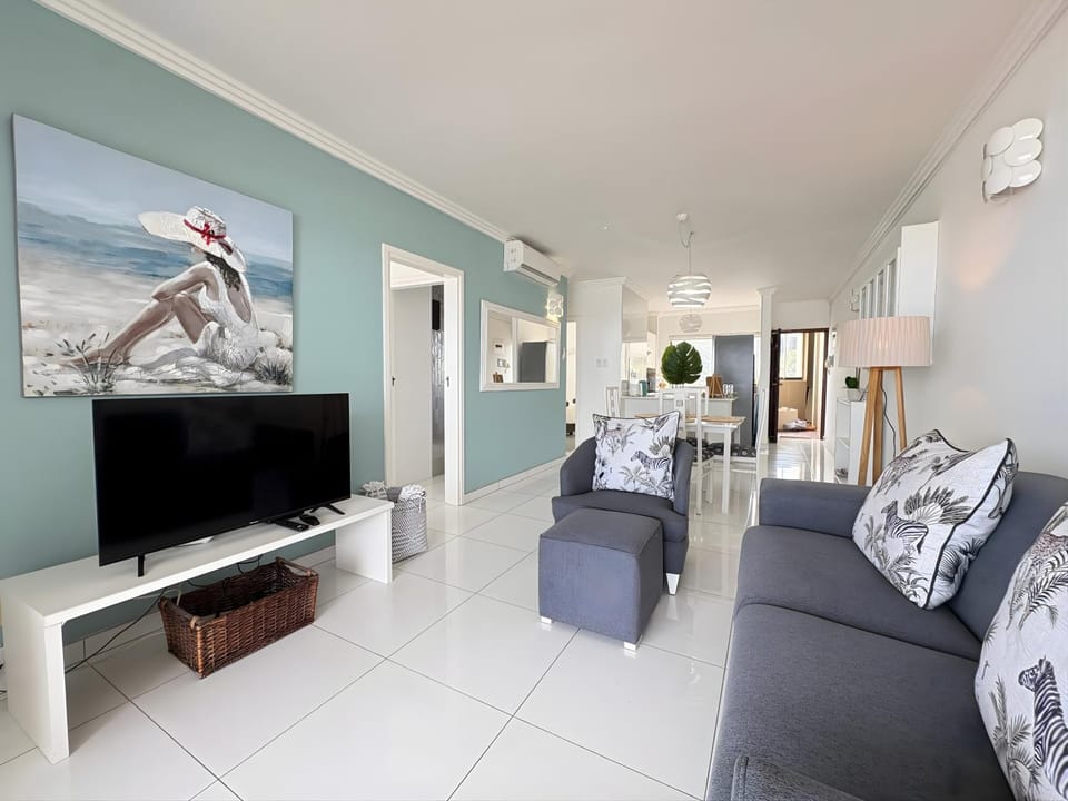 TV and multimedia, Living room, Lounge or bar, Decorative detail, Decorative detail, Seating area, Evening entertainment, furniture, furniture, internet, internet, kitchen, air conditioner