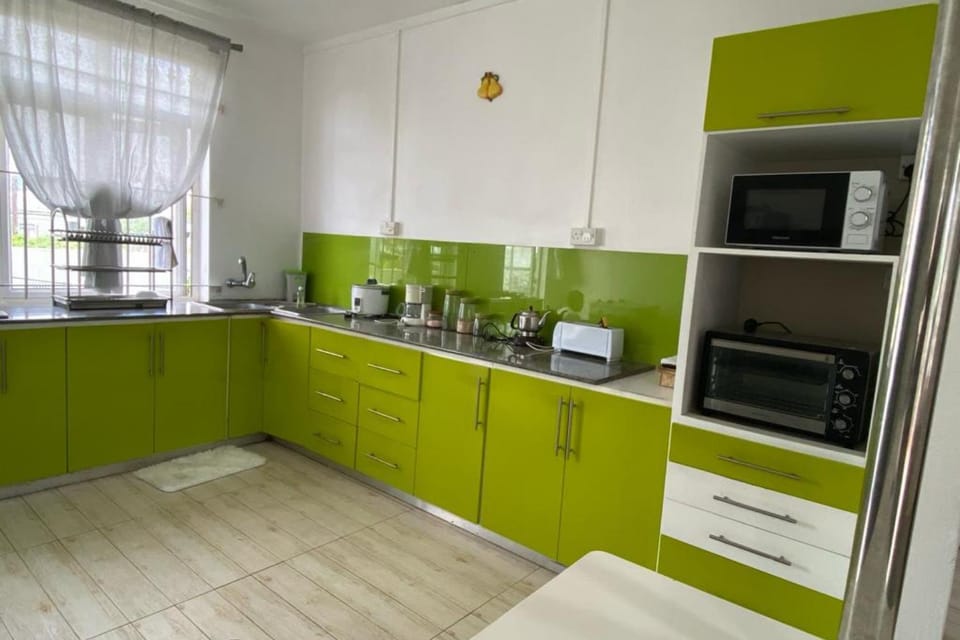 Coffee/tea facilities, Kitchen or kitchenette, dishwasher, minibar, oven, pet friendly, stove, toaster