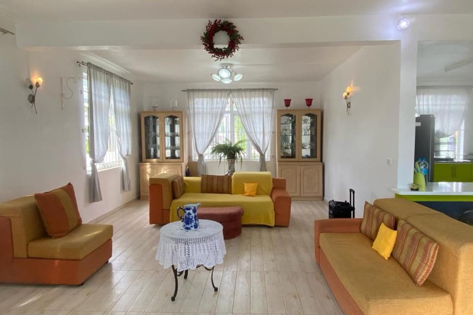 Living room, Seating area, fireplace