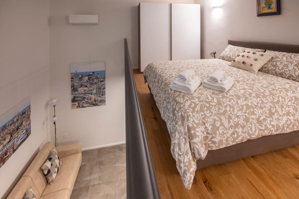 Bed, Photo of the whole room, Bedroom, towels, wardrobe, air conditioner