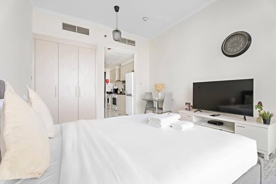Cozy Studio in Damac Hills Apartment in Dubai