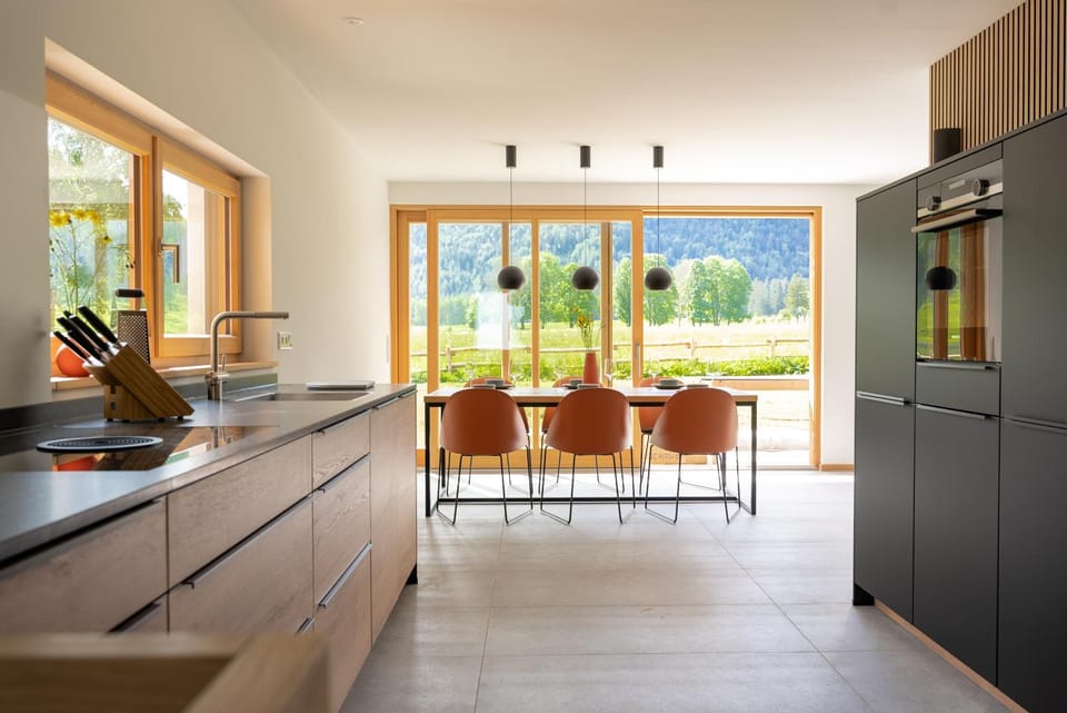Dining area, kitchen