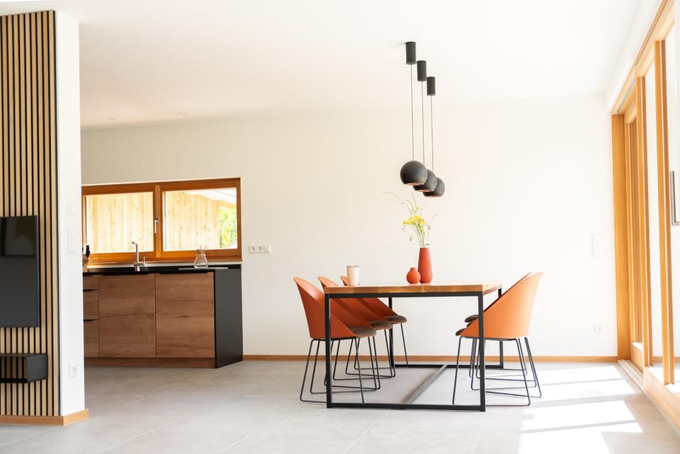 Dining area, kitchen