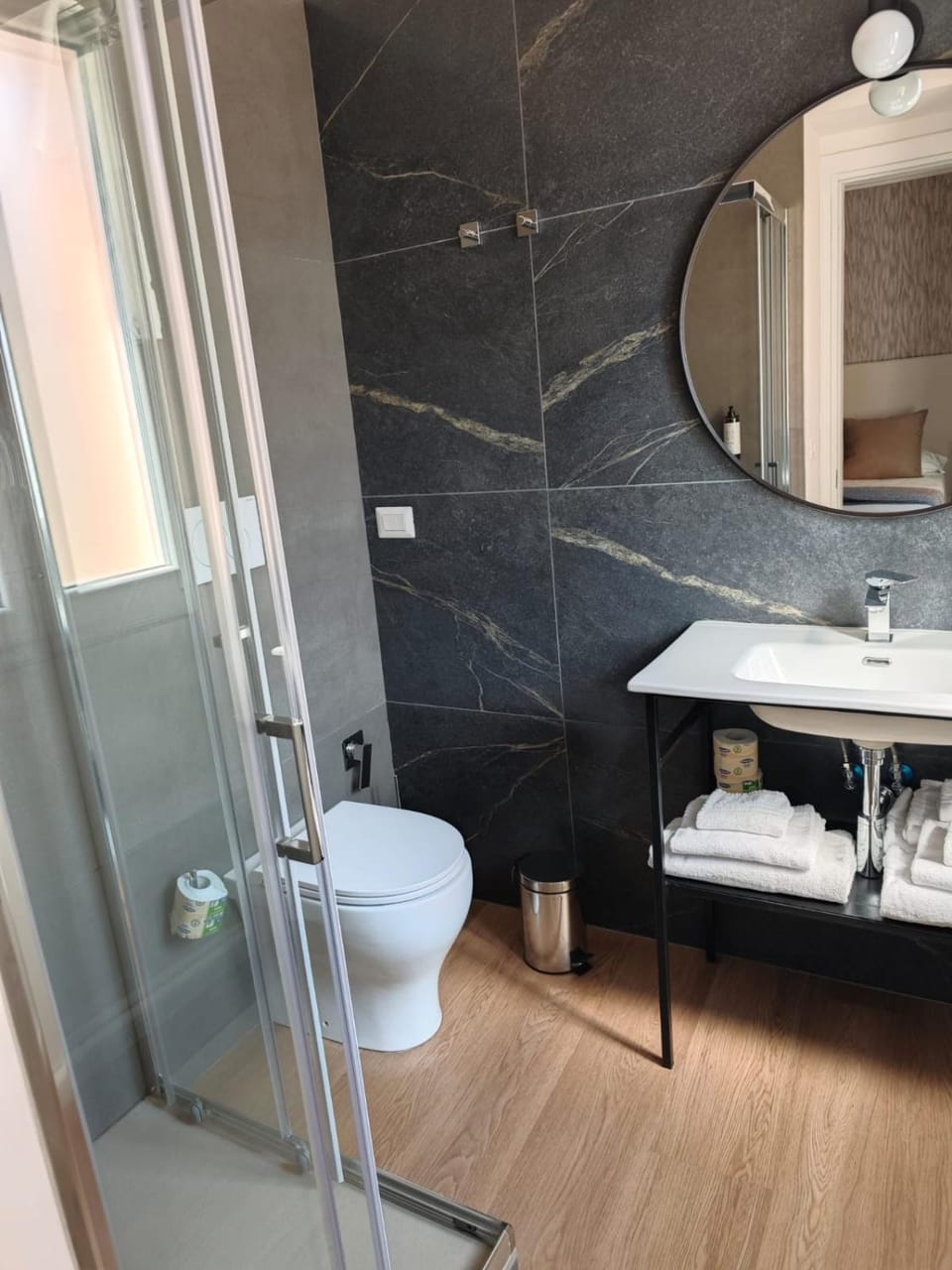 Maison Romana Trastevere Suites Bed and Breakfast in Rome