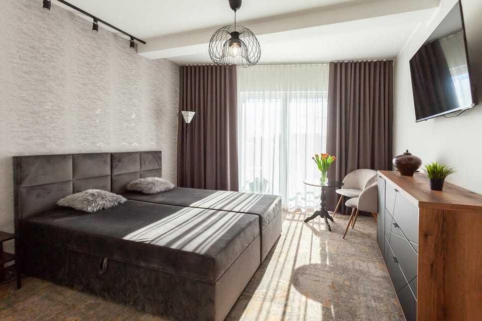 Bed, TV and multimedia, Photo of the whole room, Seating area