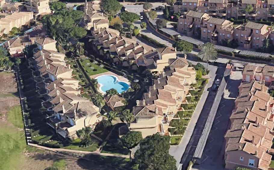 Bird's eye view, Pool view