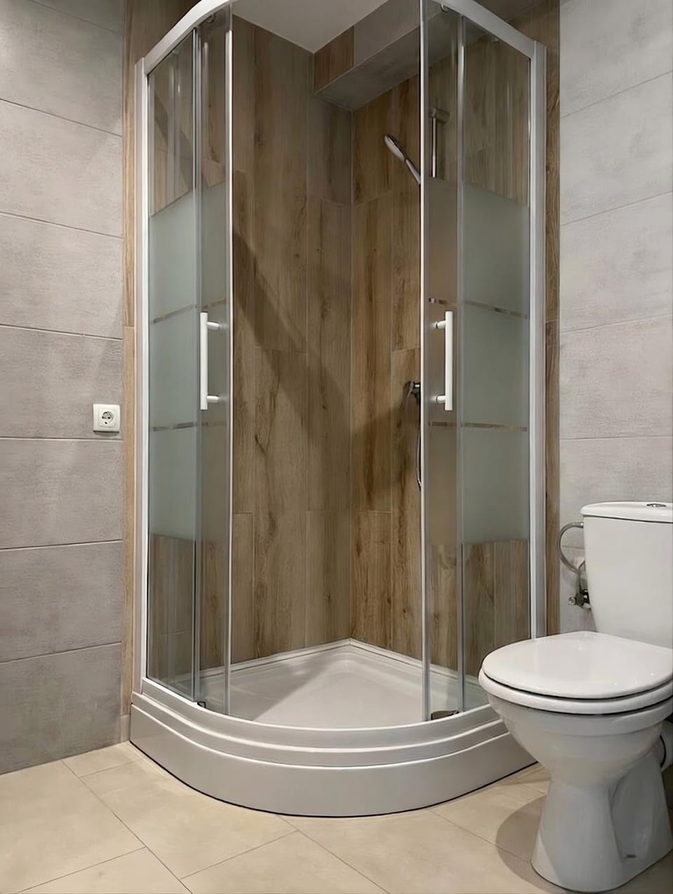 Shower, Toilet, towels, towels