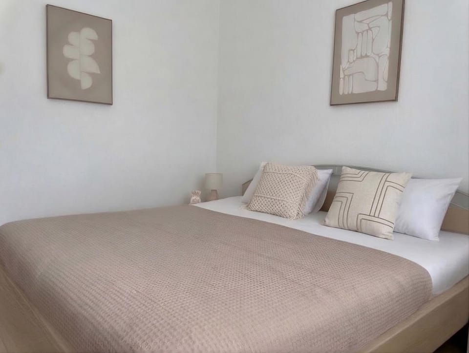 Bed, Activities, Bedroom