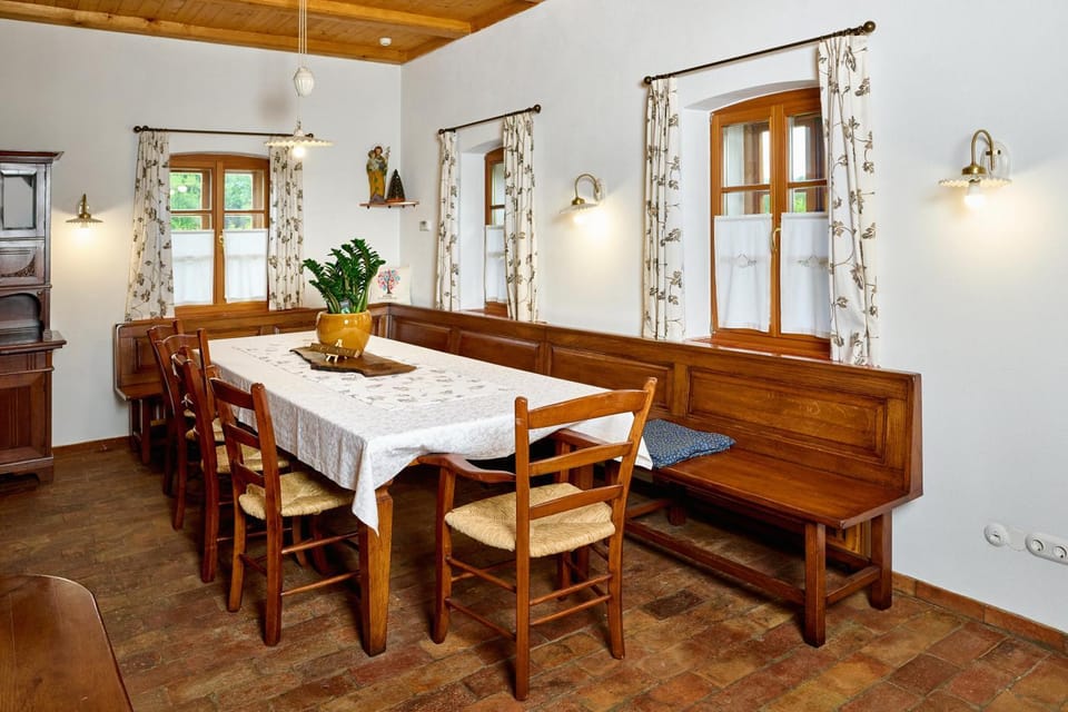 Seating area, Dining area