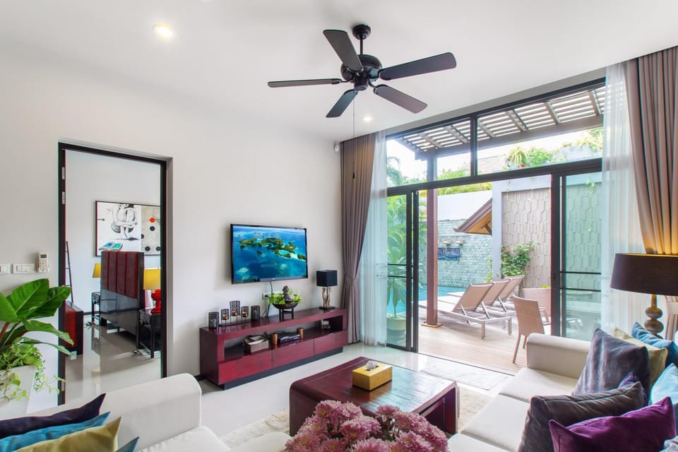 TV and multimedia, Living room, Seating area, Evening entertainment
