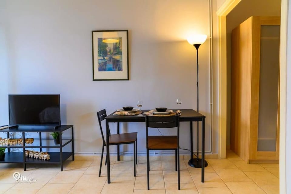 Aphrodite - Cozy & Bright Studio in Egaleo-Athens Apartment in Piraeus Regional Unit, Greece