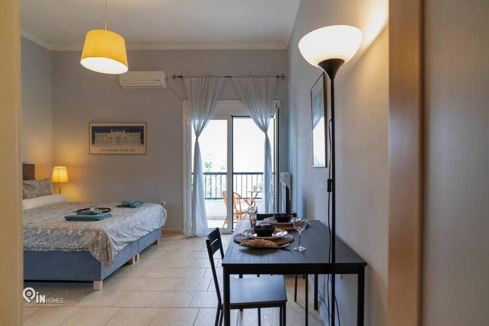 Aphrodite - Cozy & Bright Studio in Egaleo-Athens Apartment in Piraeus Regional Unit, Greece