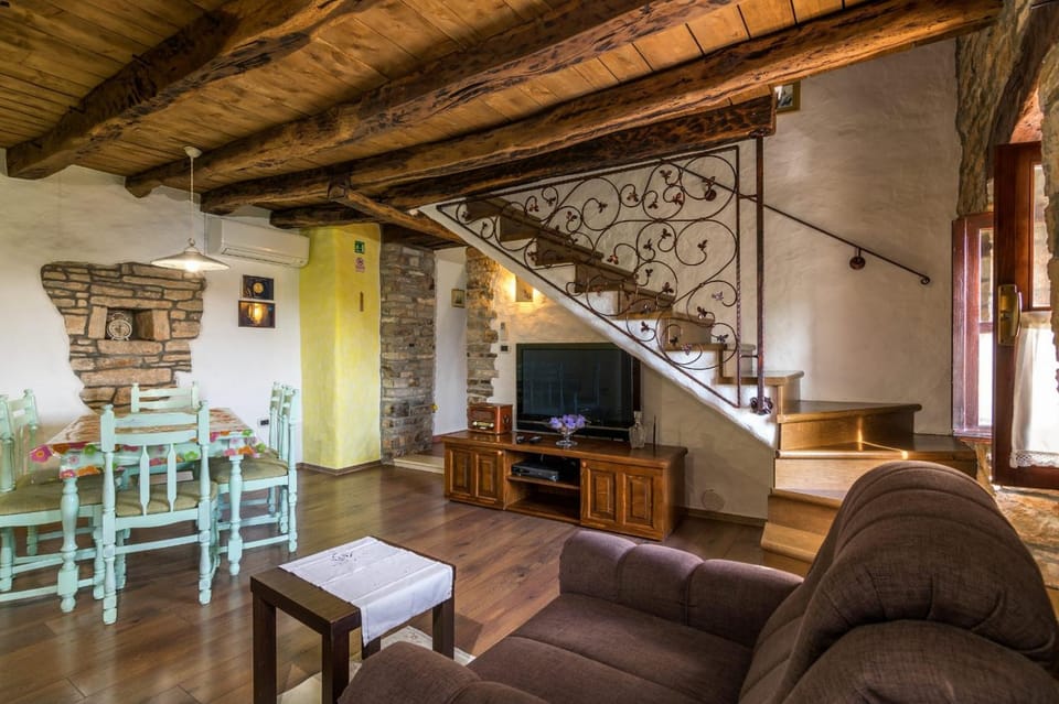 Rustic Villa Marija with panoramic view in Zrenj Villa in Istria County