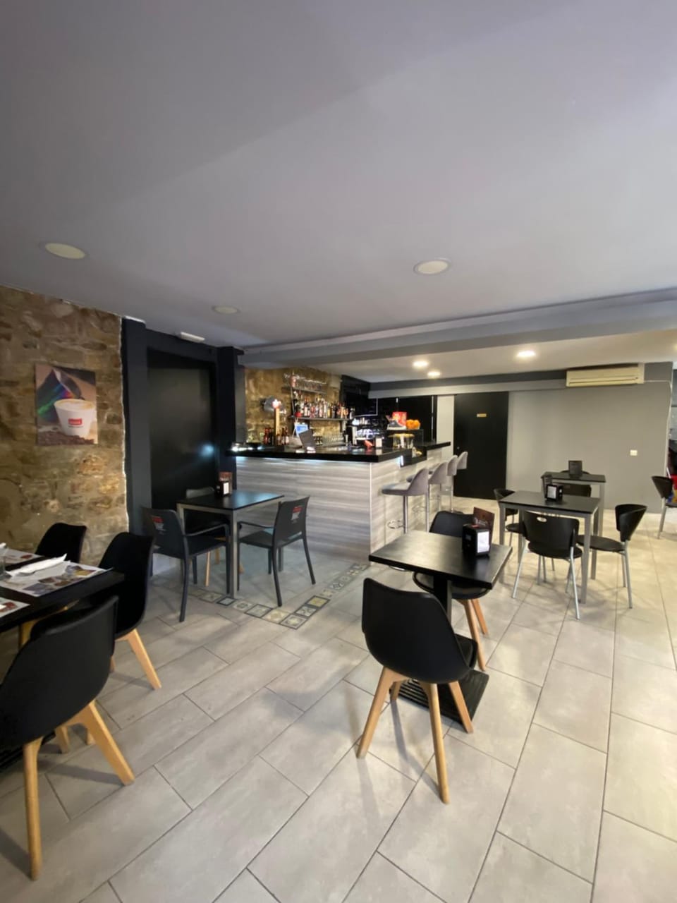 Restaurant/places to eat, Lounge or bar