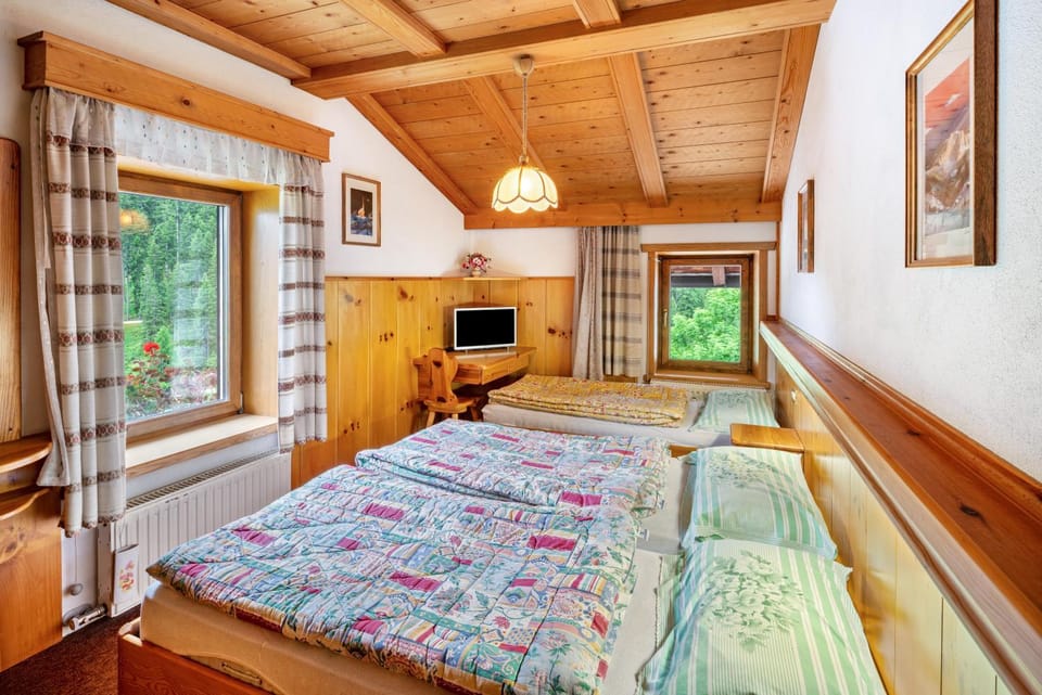 Property building, Living room, Bedroom